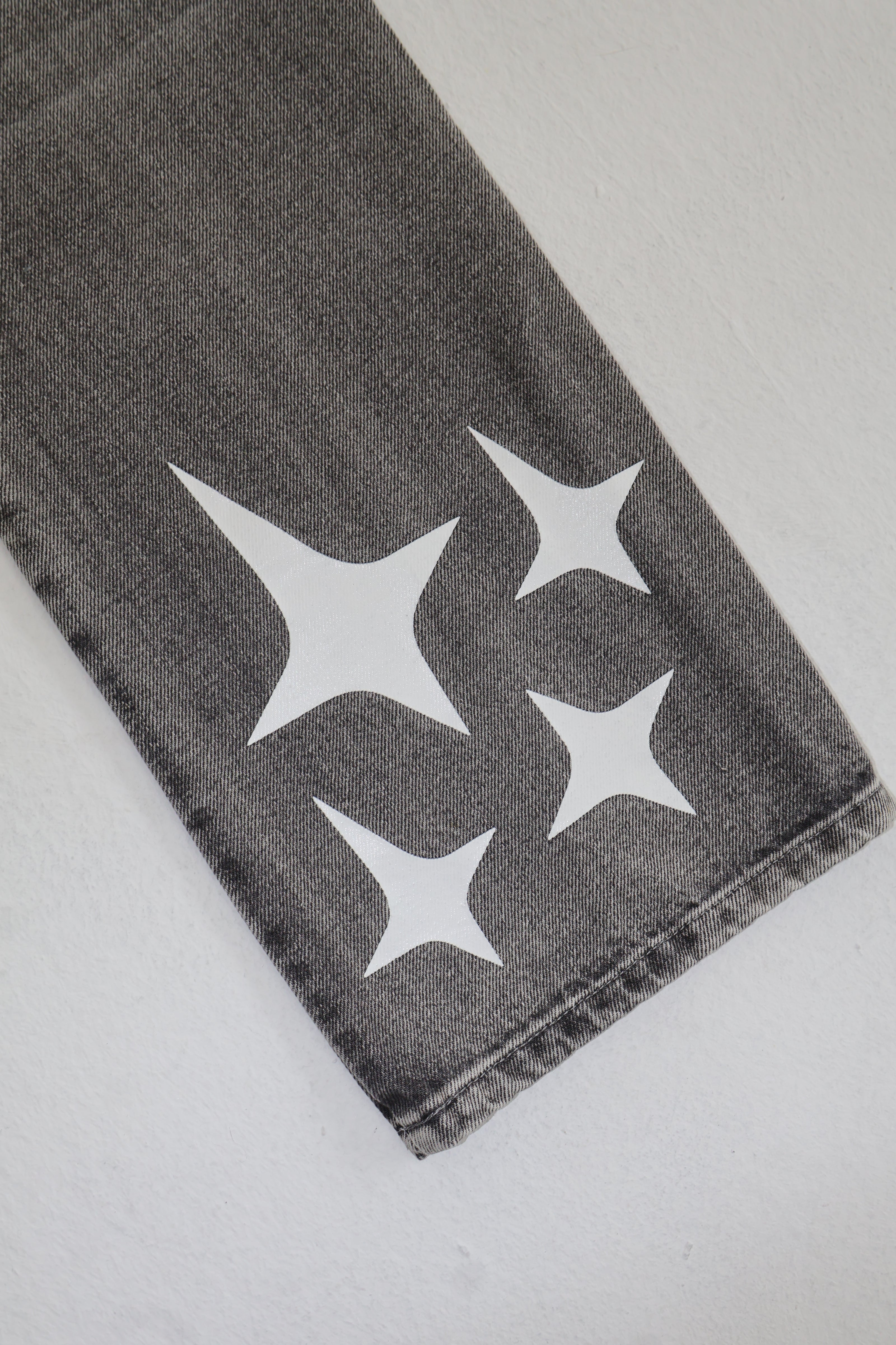 'CANVAS GREY' FLARE-LEG JEANS