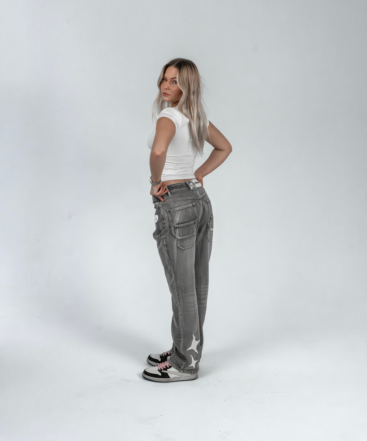 'CANVAS GREY' FLARE-LEG JEANS